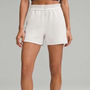 Lululemon Softstreme High-Rise Short 4" Bone size 6 NWT